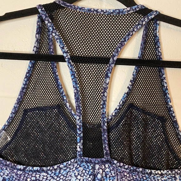 Zobha Women’s Blue Black Snakeskin Print Razorback Activewear Tank Top M - Picture 6 of 7